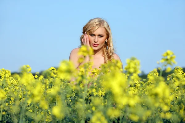 stock image Beautiful young blonde woman in a field of wildflowers.