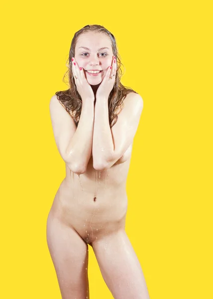 Studio záběr nahých vlhké dívky — Stock fotografie